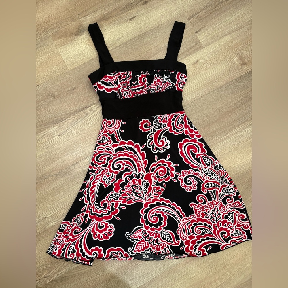 Speechless Women’s Red White Blk Paisley Babydoll Mini Dress w/Back Tie, Small